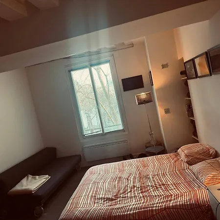 Bed & Breakfast Independante Centre Marais 3*
