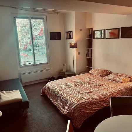 Independante Centre Marais Bed & Breakfast *